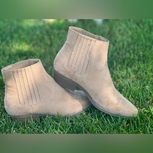 Universal Threads Beige Pointy Toe Booties